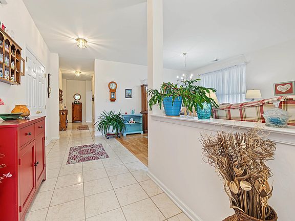 4th image of 122 Brewster Dr