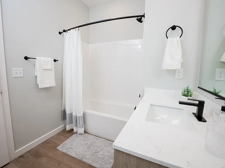 60 E Green St #410 — Photo 4