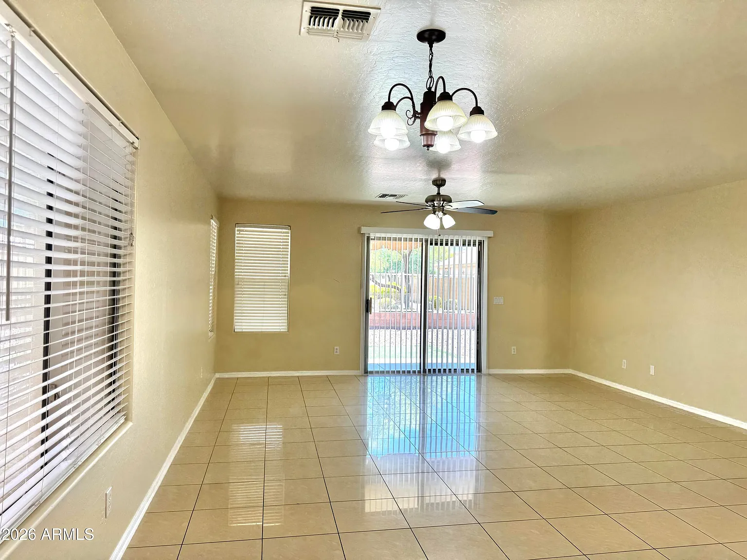 4 bed, 2.0 bath, 1672 sqft, $2,000 — Photo 3