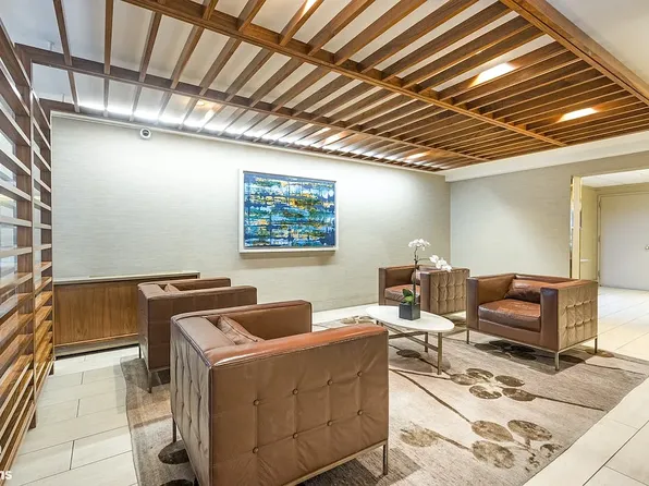 150 East 61st Street image 12 of 15