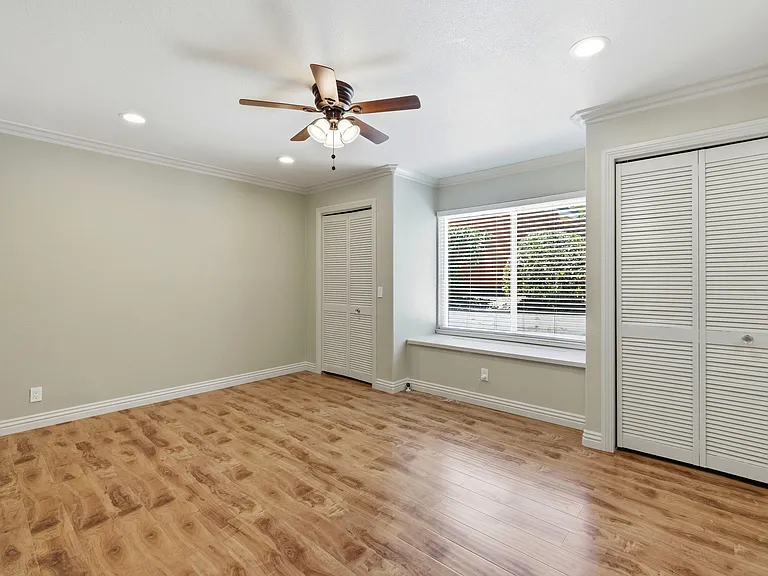 325 Goshen Ct — Photo 26