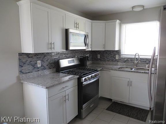 3rd image of 23120 Lambrecht Ave