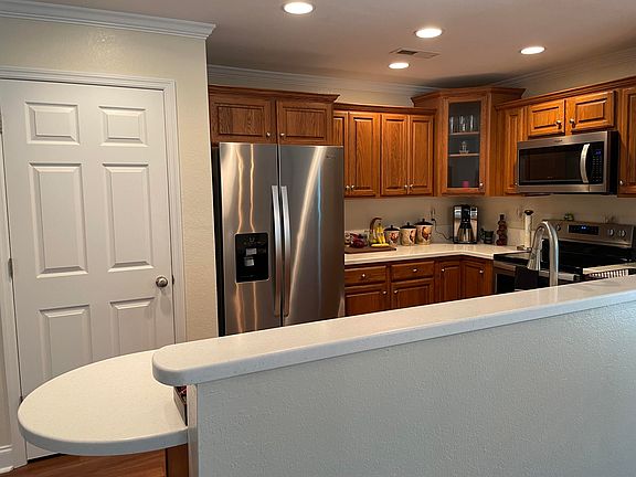 4th image of 704 Applebrook Dr