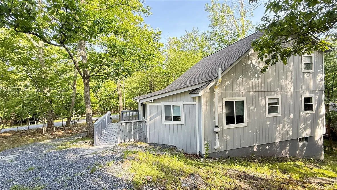 4 bed, 2.0 bath, 1618 sqft, $2,500 — Photo 4