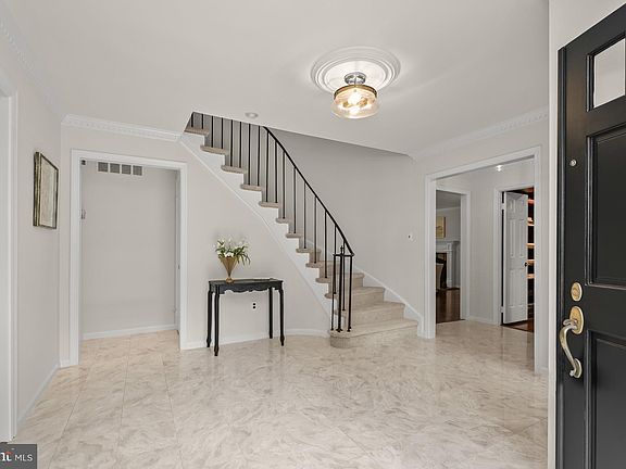 5th image of 8234 Buckspark Ln W