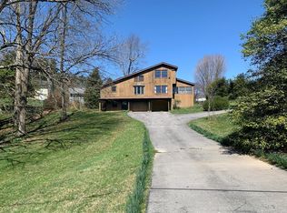 627 Fowler St, Marion, VA 24354
