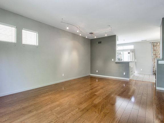 5th image of 140 Holly Ct