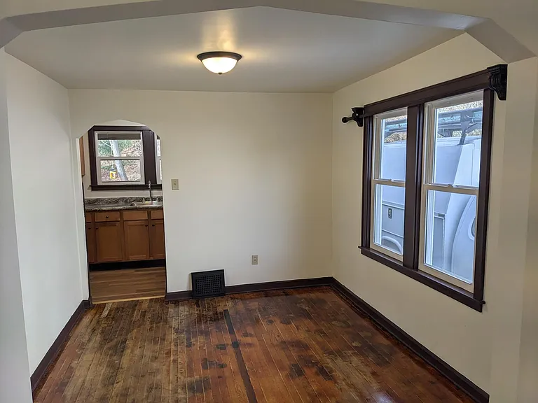 4329 Brooke St — Photo 9