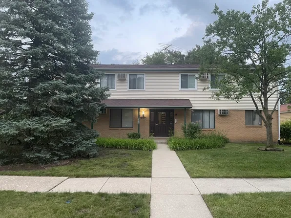 8311 Oak Leaf Dr APT 302, Woodridge, IL 60517