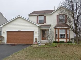 1449 N Blackhawk Cir, South Elgin, IL 60177