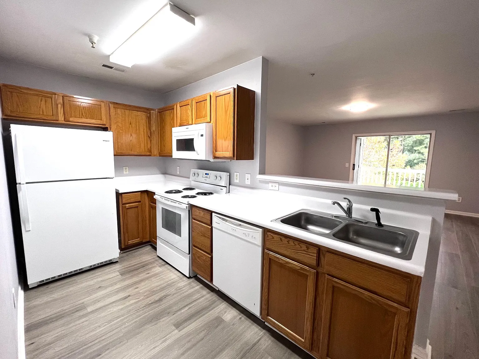3 bed, 1145 sqft, $1,650 — Photo 3