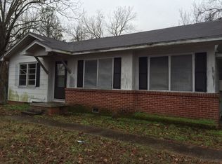 1322 Saint Joseph Cir, Greenville, MS 38703