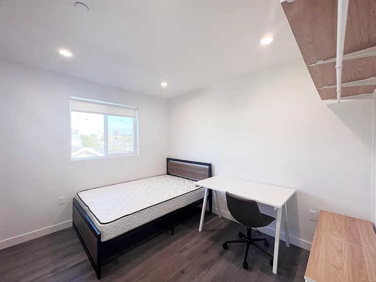 1439 W 37th Dr — Photo 65