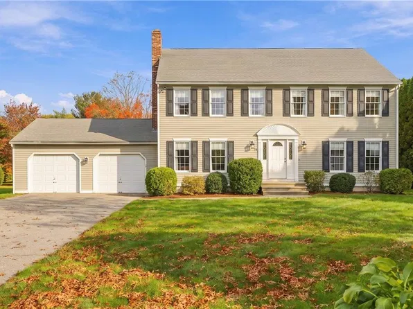 16 Woodside Ave, Cumberland, RI 02864