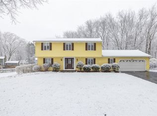 18 Bent Oak Rd, Rochester, NY 14624