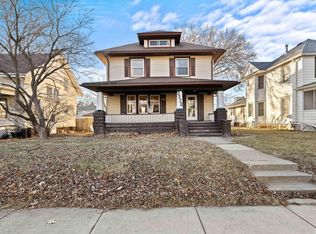 2220 Scott St, Davenport, IA