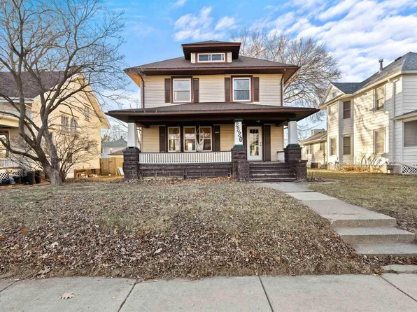 2220 Scott St, Davenport, IA 52803