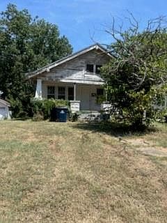 1st image of 900 E Main St