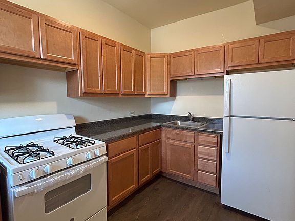 2nd image of 4027 S Drexel Blvd #560e62c04