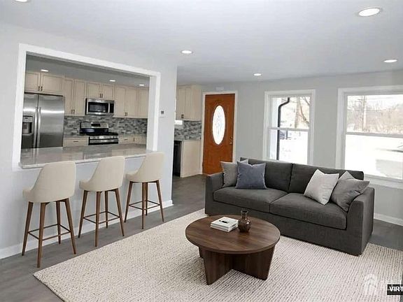 2nd image of 824 Drake Ave