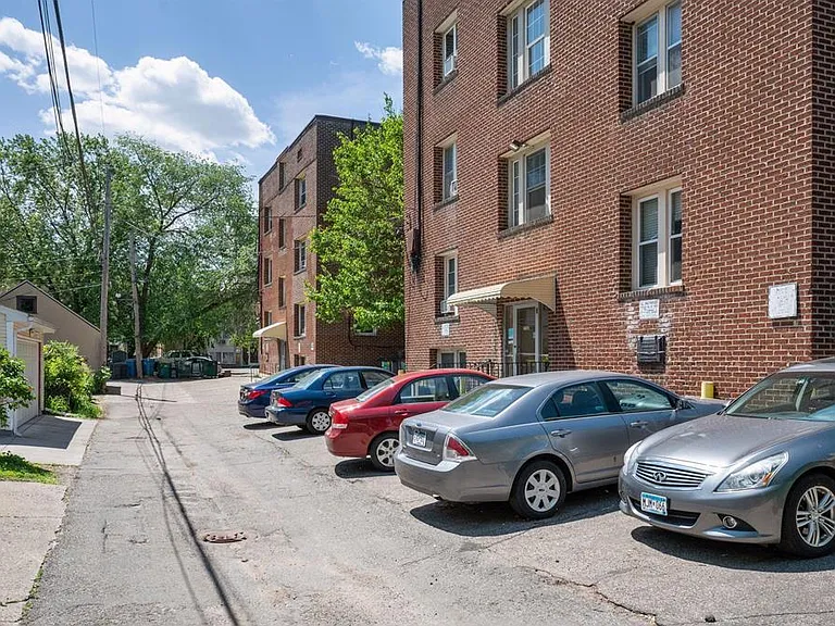 2733 Girard Ave S #205 — Photo 4