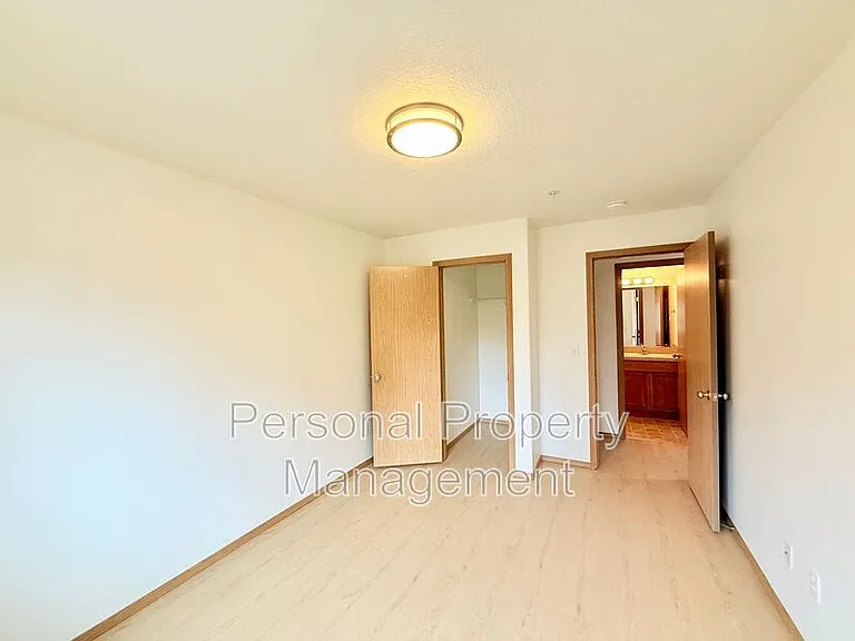 855 NW Ivy St — Photo 20