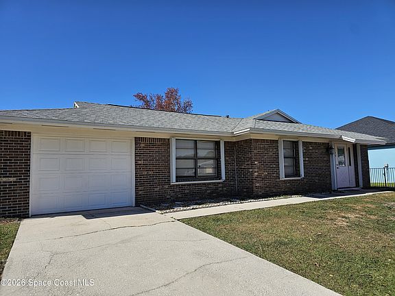 2nd image of 130 Abalone Rd NW