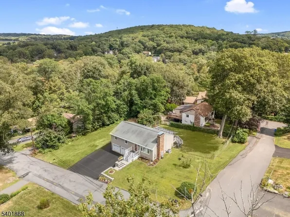 17 Center St, Hopatcong Boro, NJ 07874