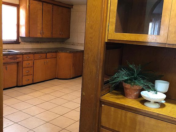 3rd image of 411 S Celia Ave
