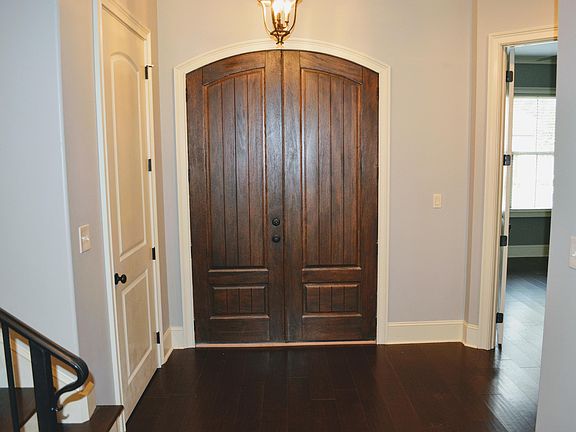 3rd image of 131 Courtland Dr