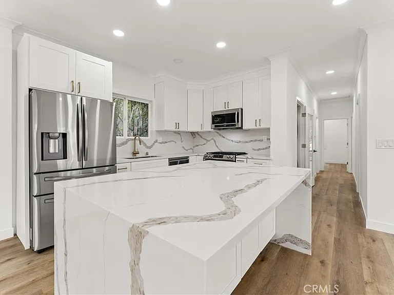 2216 Veteran Ave — Photo 24