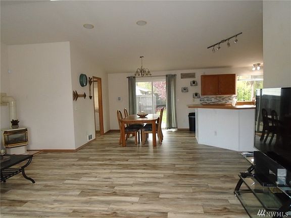 4th image of 12705 52nd Ave E