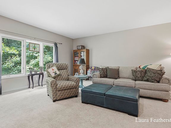 3rd image of 2291 Burton Pines Dr SE