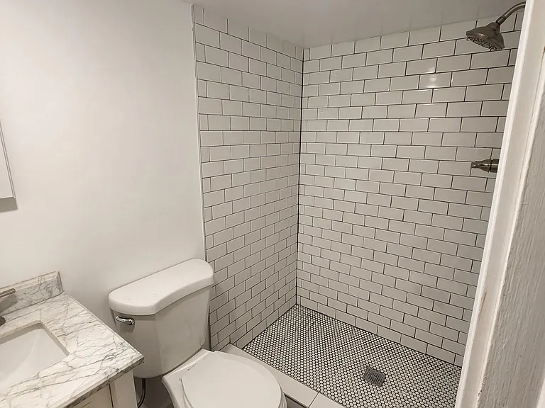 305 Scott Ave #B — Photo 5