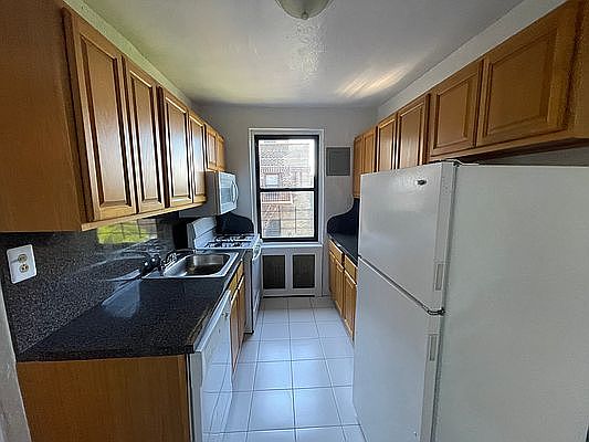 3rd image of 2728 Henry Hudson Pkwy #C81