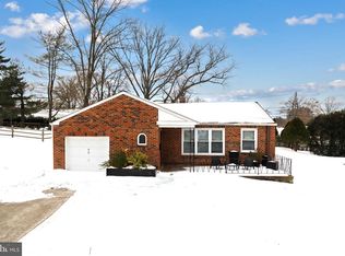 910 Edann Rd, Oreland, PA 19075