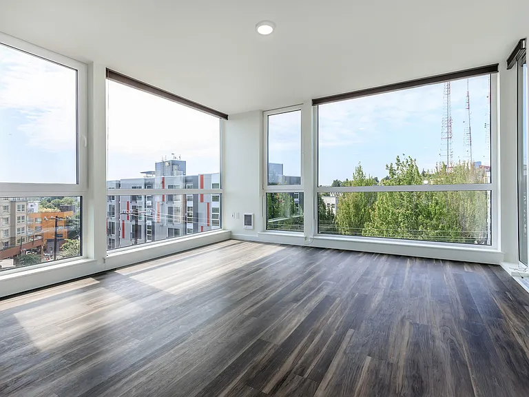 2112 E Denny Way — Photo 14