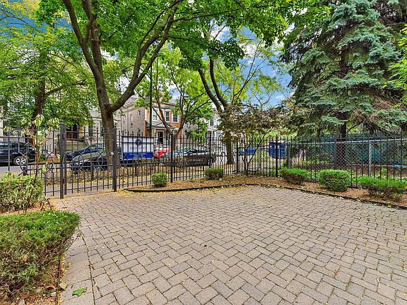 5th image of 1346 N Hoyne Ave APT 101