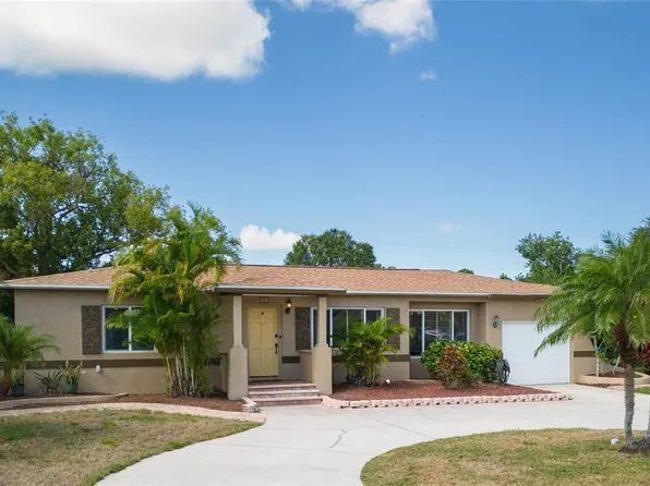4864 Lake Charles Dr N, Kenneth City, FL 33709