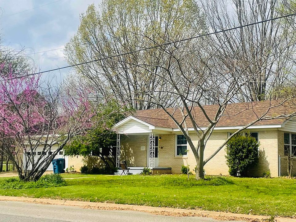 1st image of 302 Woodlawn Ave
