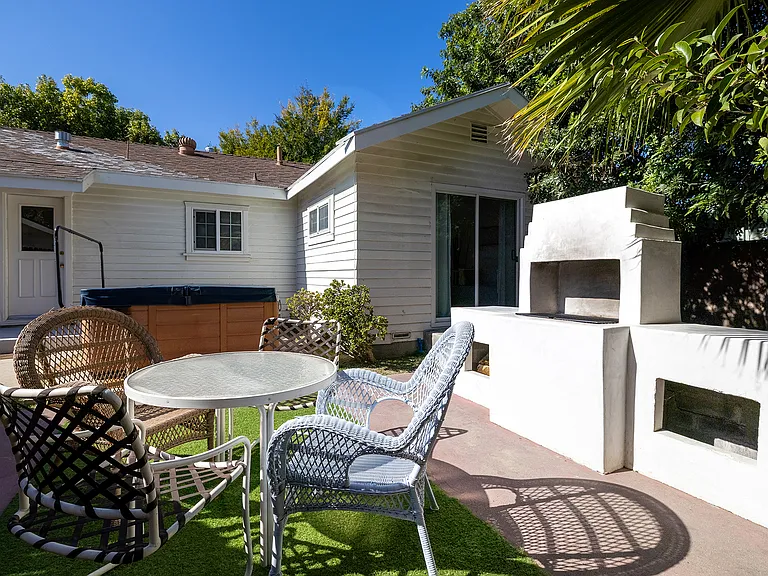 11008 Mansel Ave — Photo 8