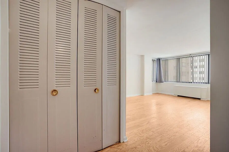 Fabulous Foggy Bottom Studio 1-Month Free! Parking And All Utilities Included — Photo 4
