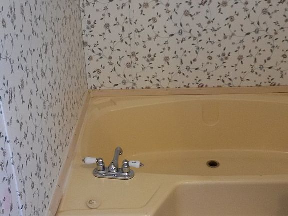 5th image of 250 Westridge Dr