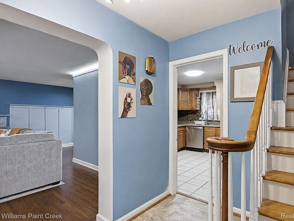 4th image of 17584 Roxbury Ave