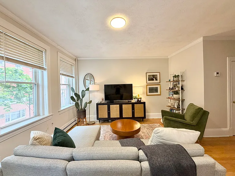 33 Charter St #2 — Photo 1
