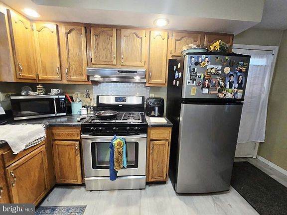 3rd image of 464 Brady Hollow Rd