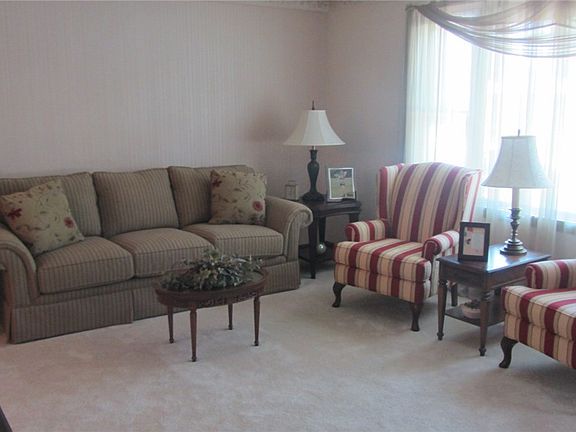 4th image of 384 Charles Ave