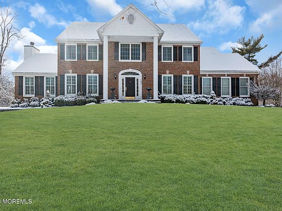2nd image of 102 Blue Jay Court