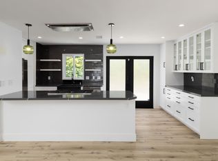282 Camellia Ln, Costa Mesa, CA 92627