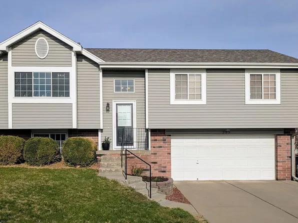 305 Sea Pines Dr, Papillion, NE 68133